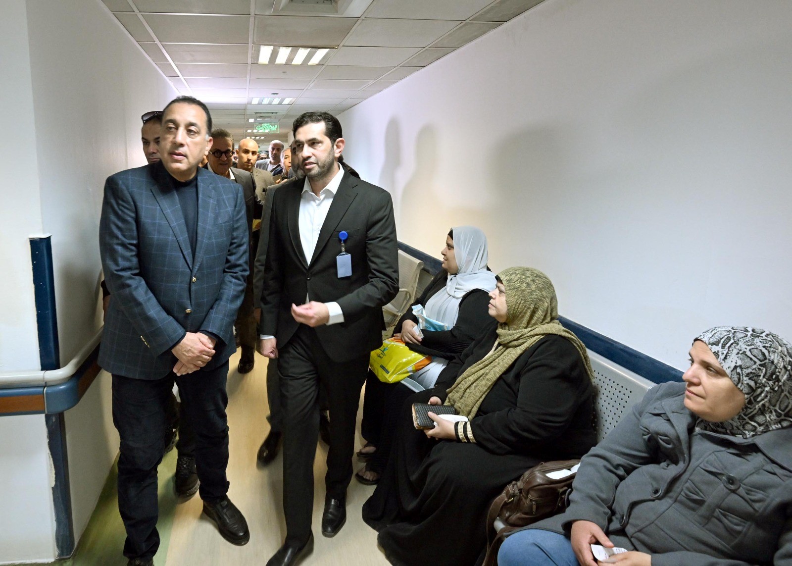 مدبولي يطمئن من المرضى على جودة الخدمات بمستشفى أورام دار السلام
